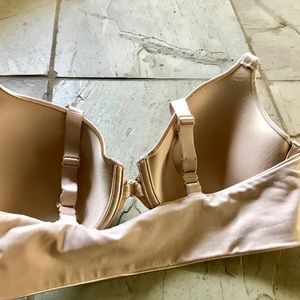 Vanity Fair Intimates & Sleepwear - Front close- Vanity Fair bra. Diamond accents. 36D Vanity Fair Intimates & Sleepwear - Front close- Vanity Fair bra. Diamond accents. 36D